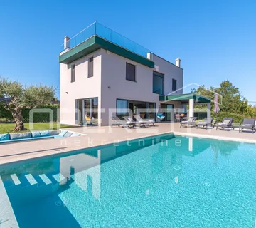 ISTRA, VIŽINADA - Moderna vila s bazenom, panoramskim pogledom i luksuznim inter