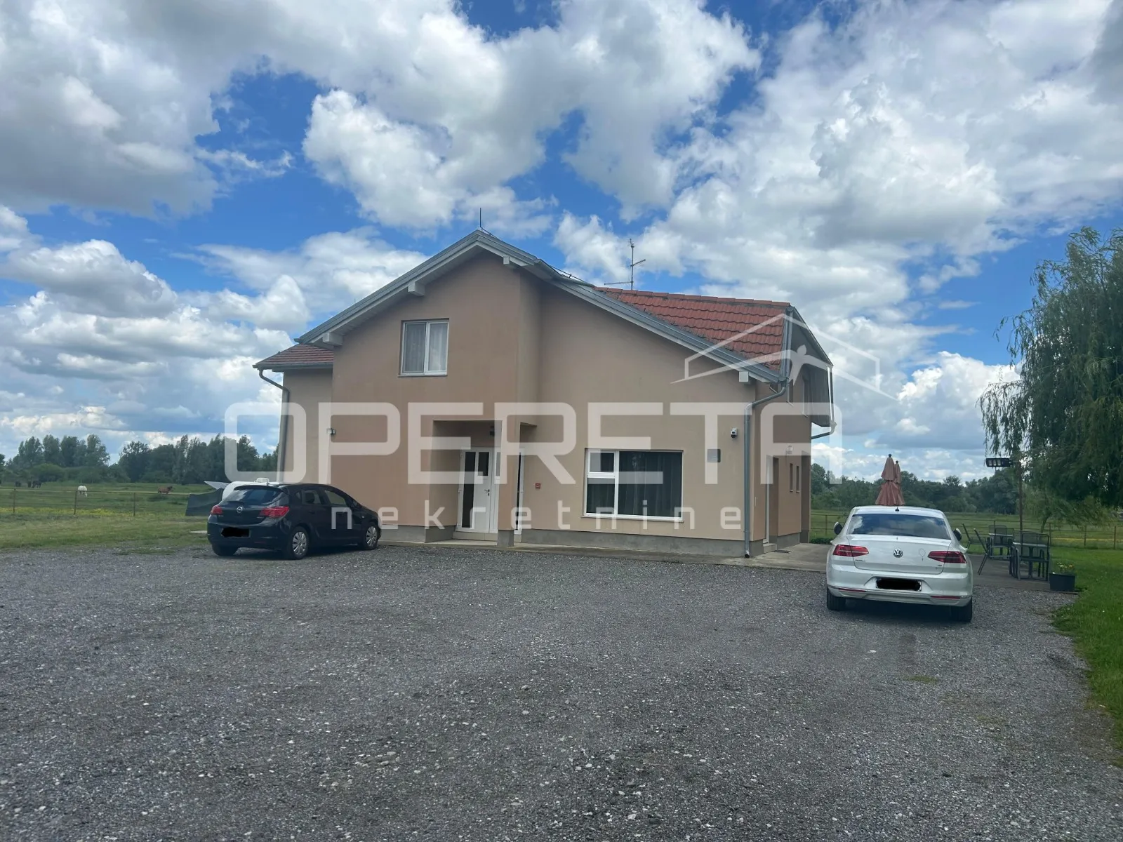 Prodaja, Poslovna zgrada, Osijek, Perešfeld , 356m2 - cover