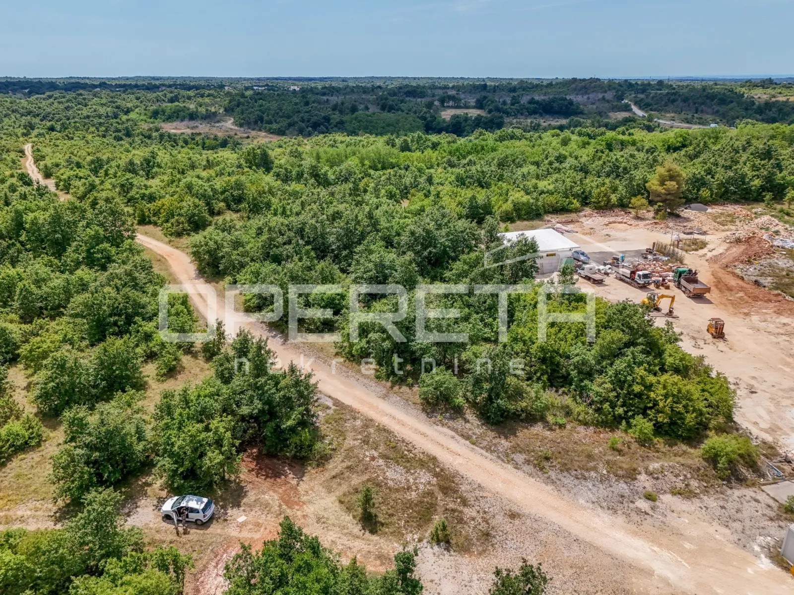 Bibići – Industrijsko zemljište I1, 2.377 m² s infrastrukturom i pristupom - cover