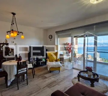 Ekskluzivan apartman s panoramskim pogledom na more i Opatiju – bazeni, parking