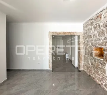 Renovirani poslovni prostor za najam u prizemlju – Šibenik - cover