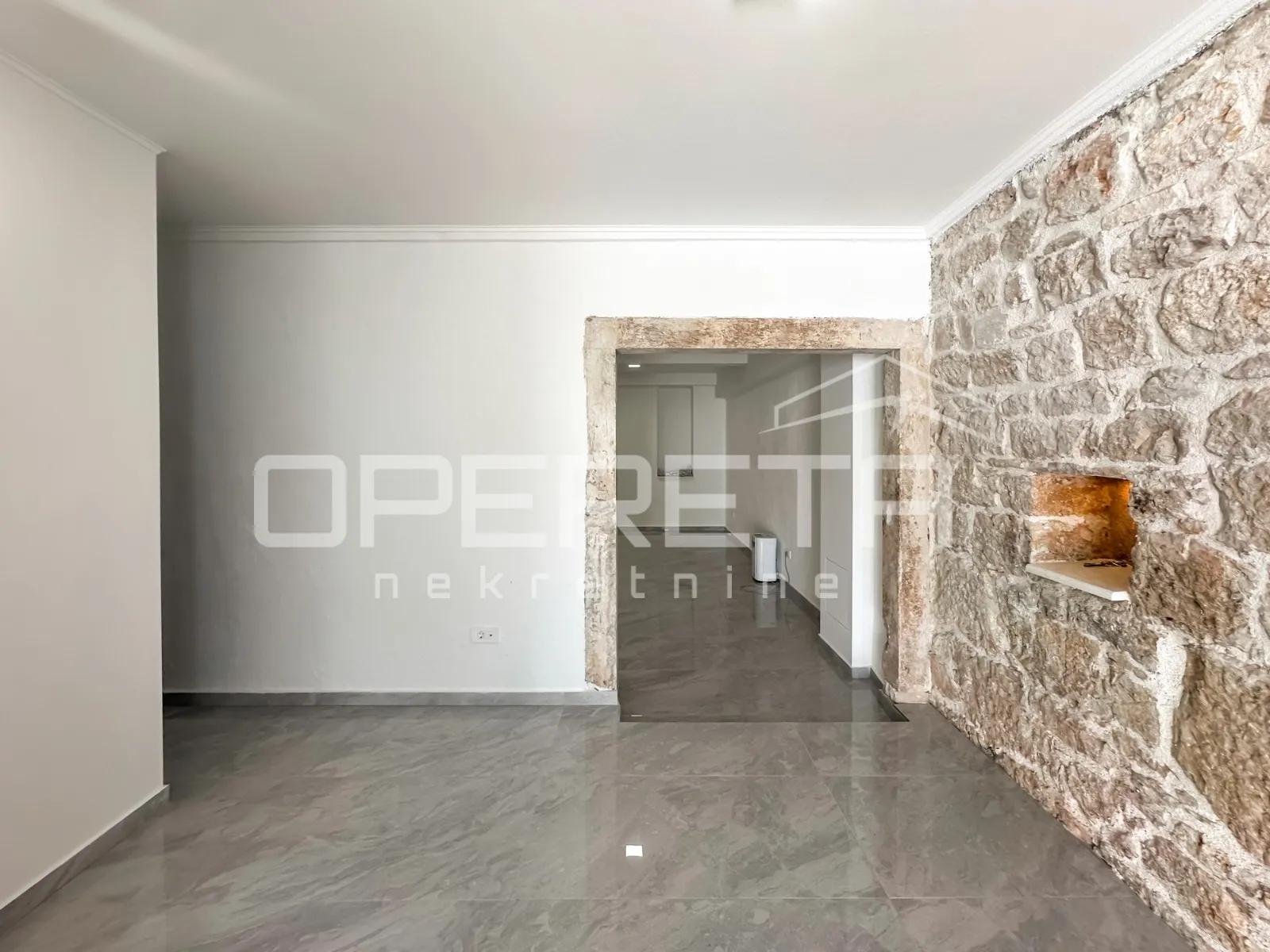 Renovirani poslovni prostor za najam u prizemlju – Šibenik - cover