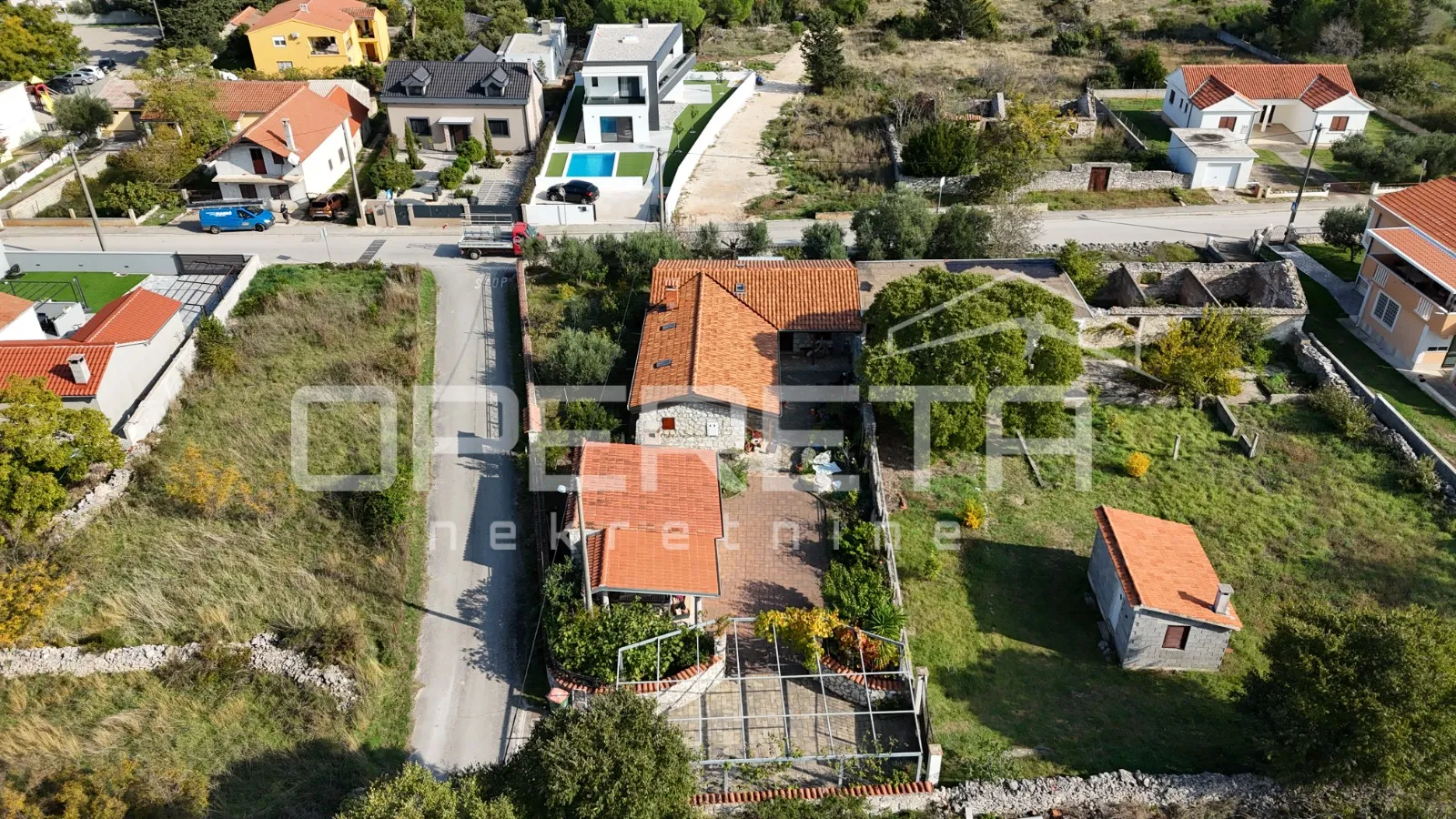 Zadar, Crno - Kamena kuća s konobom i velikom okućnicom - cover