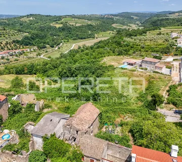 Istra, Momjan-građevinsko zemljište s ruševinom