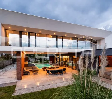 Luksuzna SMART HOME villa s pogledom na more i Infinity bazenom - cover