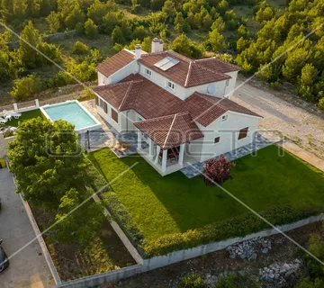 Kuća mediteranskog stila i prvoklasne izgradnje, Dubrava kraj Šibenika - cover