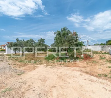 Peroj – Građevinsko zemljište 778m2 s pogledom na more!