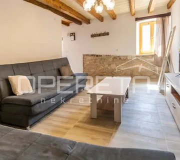 Adaptirana šarmantna kuća u nizu 100m2 Marčana - cover