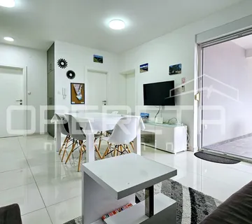 Novalja – dvosoban apartman 56 m² s pogledom na more - cover
