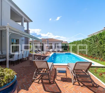 ISTRA, POREČ (OKOLICA) - Bezvremenska vila s bazenom - investicija u luksuz - Vabriga