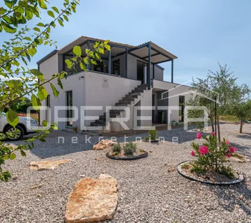 Istra, Tinjan- Kuća s dva stana