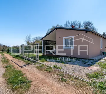 Samostojeca prizmenica 84 m2 kod Valture okružena zelenilom - cover