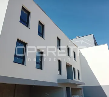 Novogradnja u Vrboskoj (Hvar) – stan na prvom katu s lođom - cover