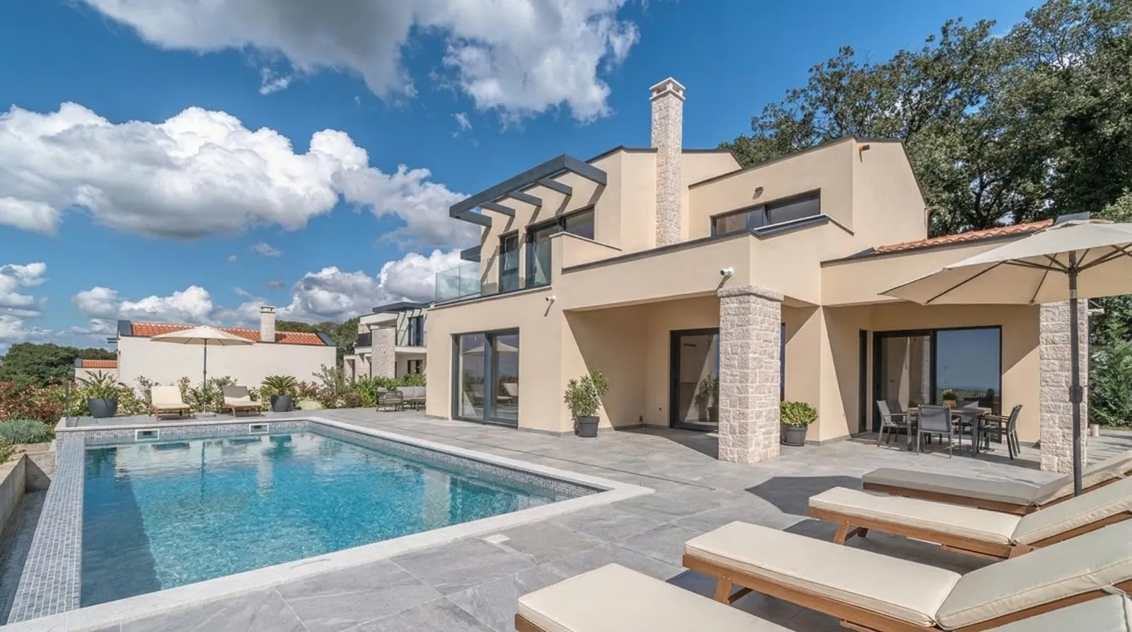 ISTRA, SVETI LOVREČ - Vrhunska vila s pogledom na more - cover