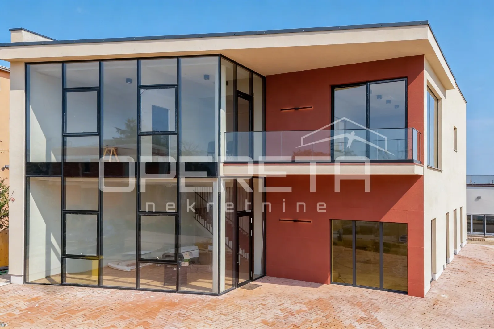 Istra, okolica Poreča – poslovna zgrada - cover