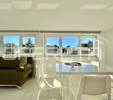 Novalja – trosobni apartman 85 m², 500 m od mora - cover