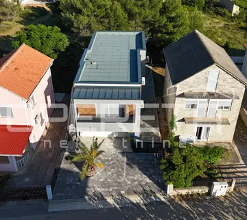 Vir – Samostojeća kuća s četiri moderno uređena apartmana, 170 m²