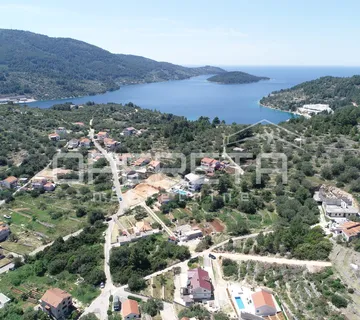 Atraktivno građevinsko zemljište 475 m2 u Veloj Luci - Vela Luka