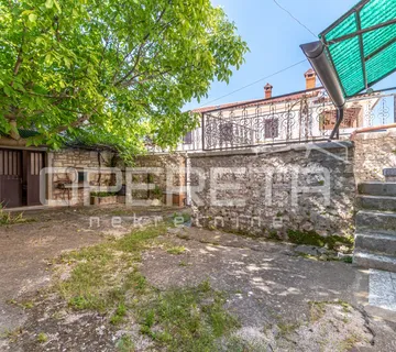Istra, Sveti Lovreč- Kuća s dvorištem u centru - cover
