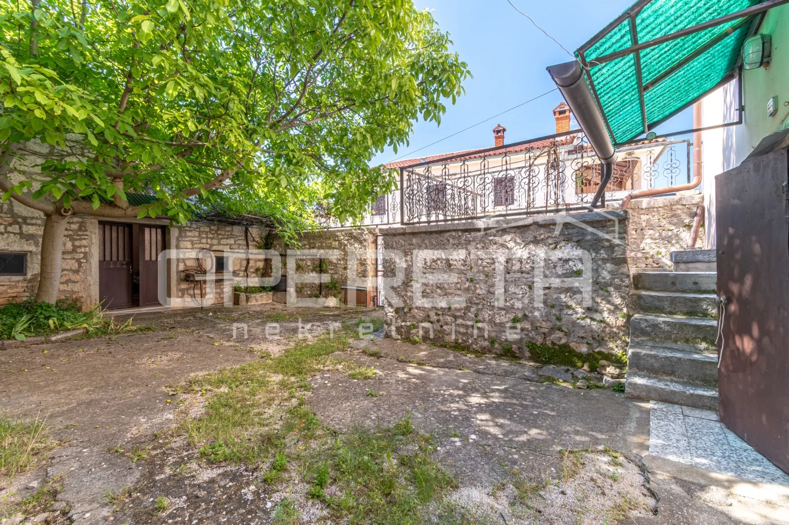 Istra, Sveti Lovreč- Kuća s dvorištem u centru - cover