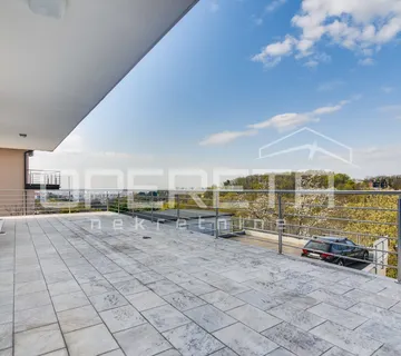 Pantovčak - poslovna zgrada ( 529m2) s pomočnim objektom 200m2, najam