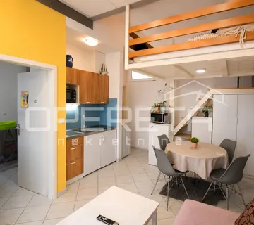 Uređen prostor od 33,5 m² s galerijom 2m2 na mirnoj lokaciji - Omiš