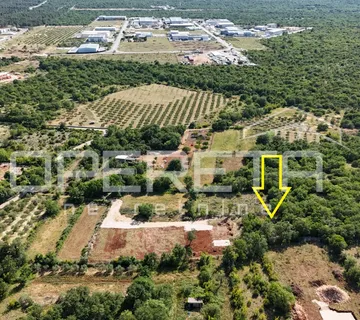 Poličnik – građevinsko zemljište 697 m² s odličnim potencijalom