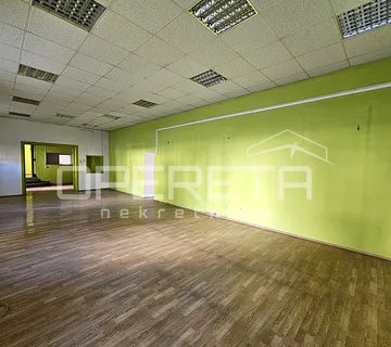 Poslovni prostor na izuzetnoj lokaciji u centru Kaštel Gomilice,150m2 - cover