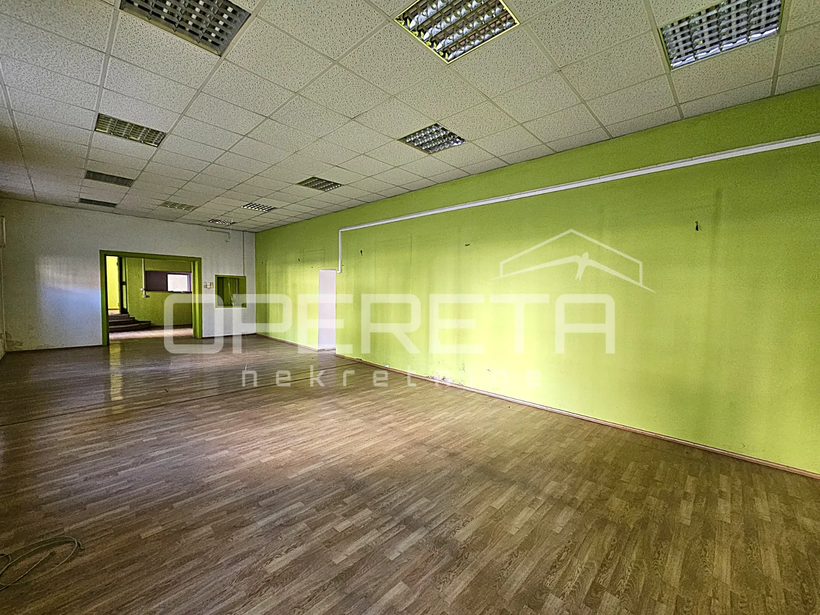 Poslovni prostor na izuzetnoj lokaciji u centru Kaštel Gomilice,150m2 - cover