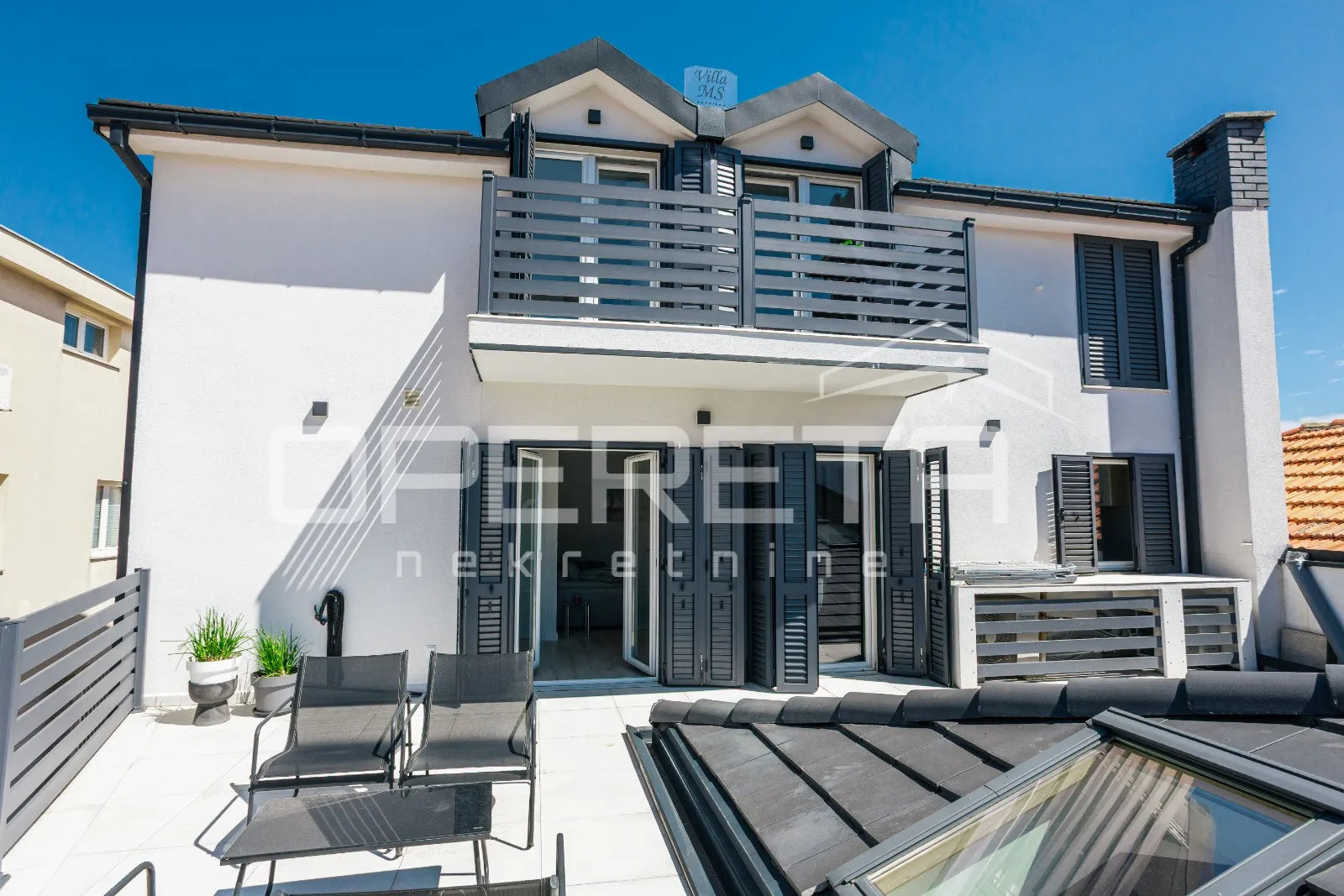 Ekskluzivna lokacija Tribunj vila uz more s apartmanima i poslovnim prostorom - cover