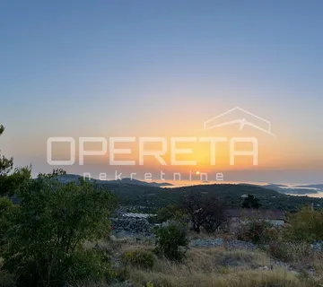 Zemljište na mirnoj lokaciji i pogledom na more, 1.800 m2, Dvornica - cover