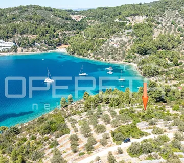 Zemljište nedaleko od mora s objektom i maslinama, 582 m2 – Vela Luka - cover