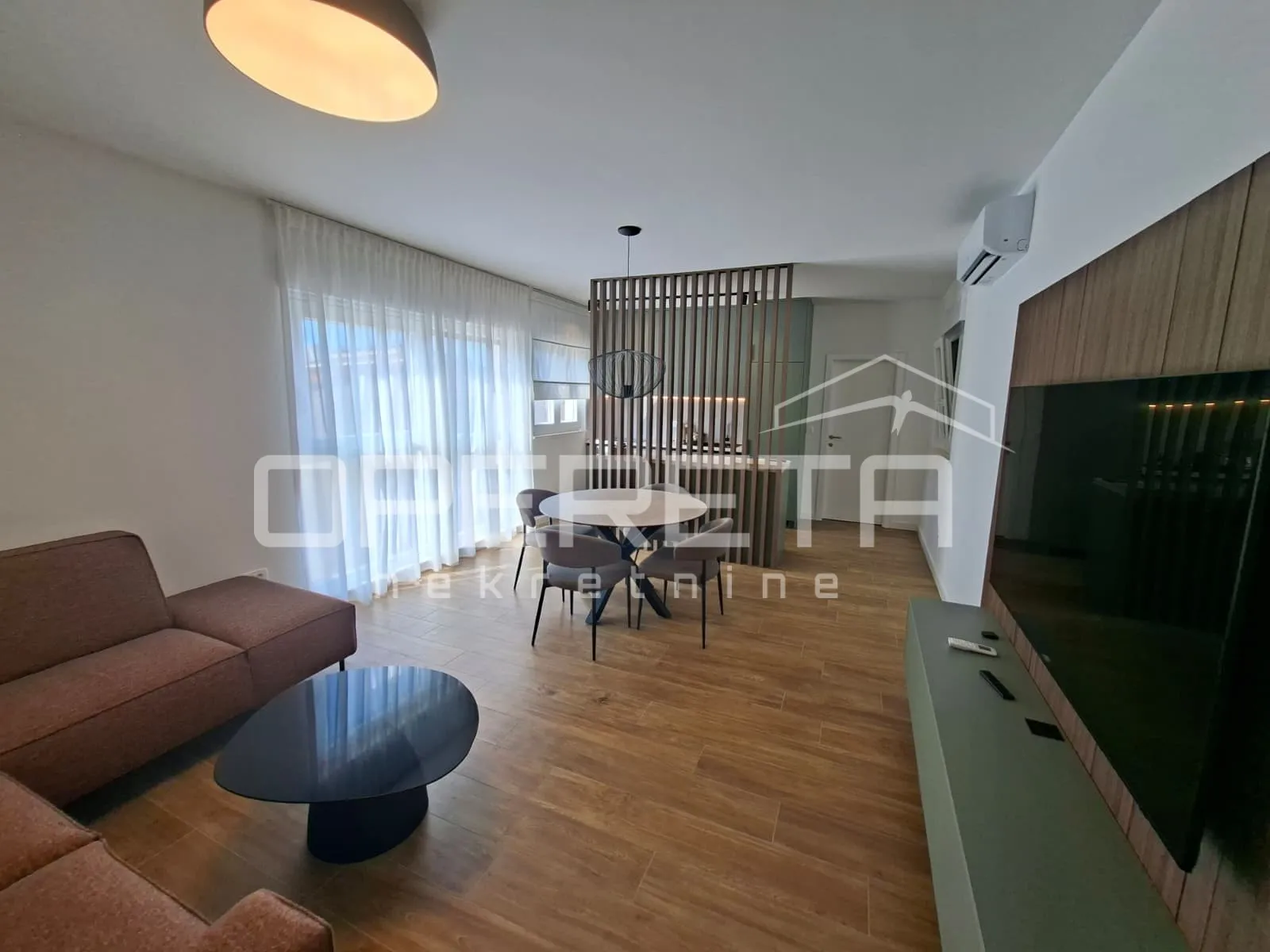 Dvosobni stan 60 m2 sa velikom terasom , najam - cover