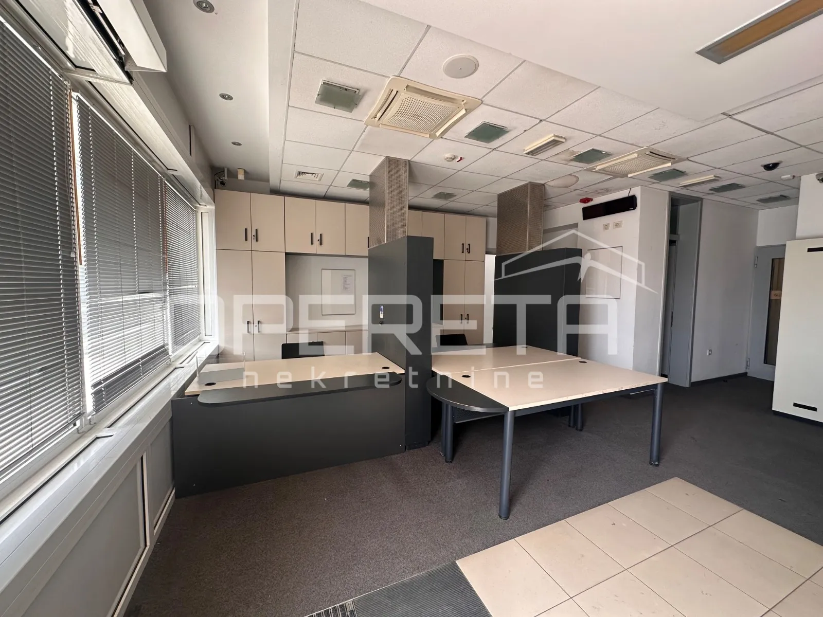 Prostrani poslovni prostor 253 m² – Split, atraktivna lokacija - cover