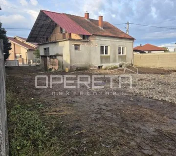 Kuća za adaptaciju u Trnovcu
