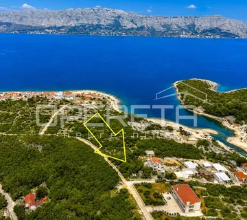 Povlja, Brač, građevinsko zemljište blizu mora, 800 m2