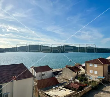 Kuća na 80 m od mora sa 6 stanova, Tisno, 350 m2 - cover