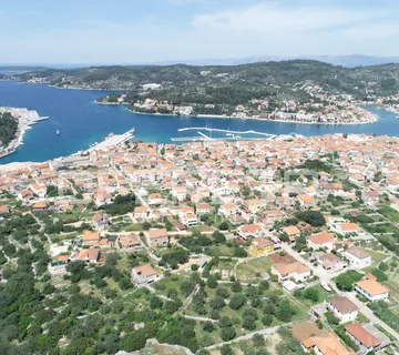 Građevinsko zemljište 791 m2, s građevinskom dozvolom, Vela Luka