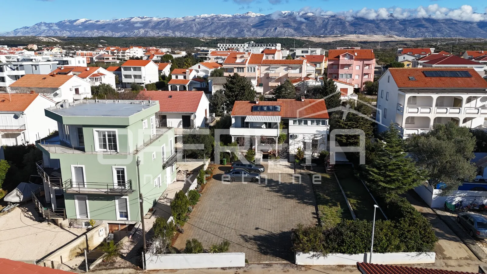 Novalja – Dvojna kuća s 2 trosobna apartmana i dvorištem - cover