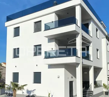 Kuća s 5 apartmana, Vodice- Srima - cover