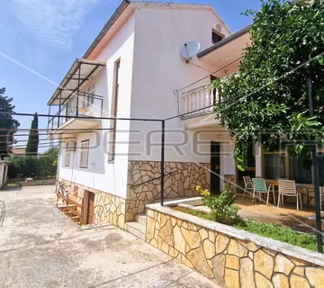 Kuća s 4 apartmana, pogled na more, garaža, dvorište, Tisno, 290 m2 - cover