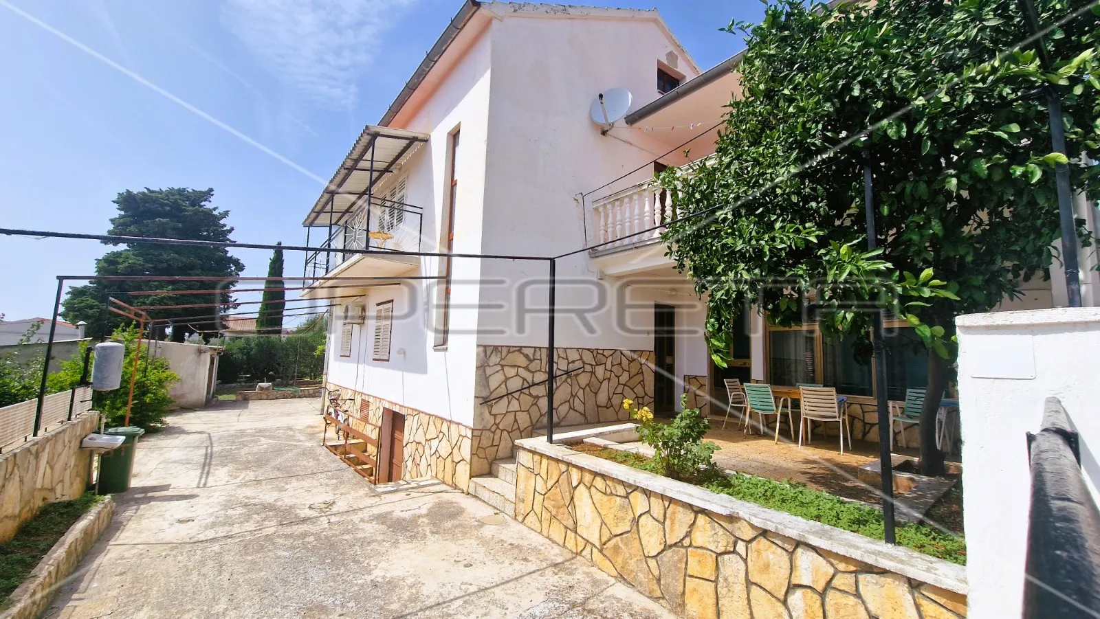 Kuća s 4 apartmana, pogled na more, garaža, dvorište, Tisno, 290 m2 - cover
