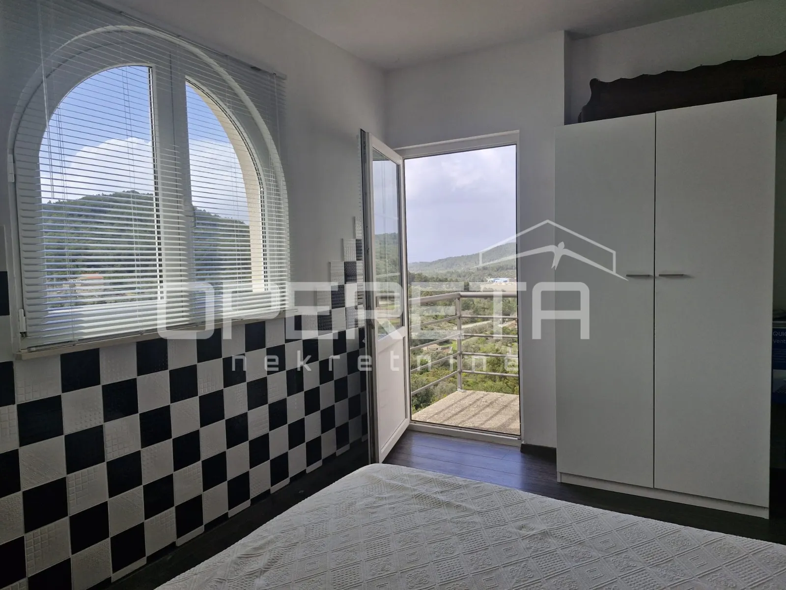 Obiteljska kuća s pogledom na Blatsko polje, Blato, otok Korčula - cover