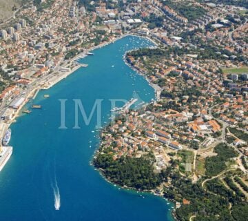 Prostrani poslovni prostor cca 400 m2 na traženoj lokaciji - Dubrovnik - cover