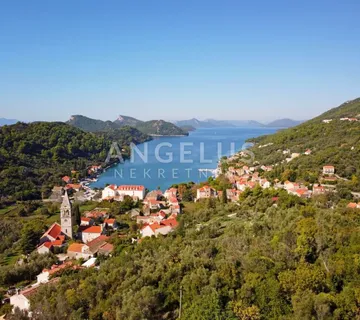 Otok Šipan, Šipanska Luka, kamena kuća za obnovu u centru mjesta s nek - cover