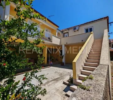 Petrčane-KUĆA U CENTRU MJESTA! 100 m do mora! (prodaja) - cover