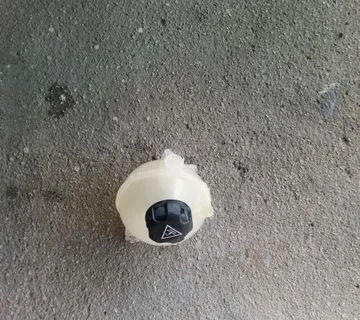 Citroen C3 2016 god posuda vode - cover