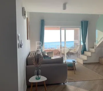 MANDRE- Dvoetažni apartman u potkrovlju 63 m2 + 1 pm - cover