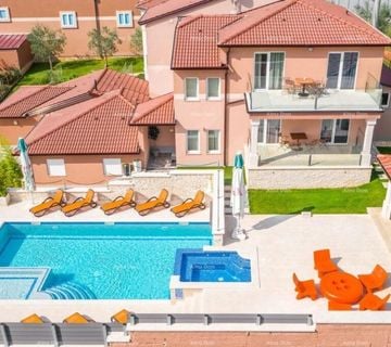 Predivna villa na velikoj okućnici! (prodaja) - cover