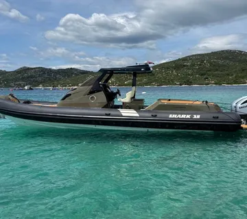 Shark 38 - NOVO 2025 gumenjak sa kabinom, motori 2 x 250 - cover